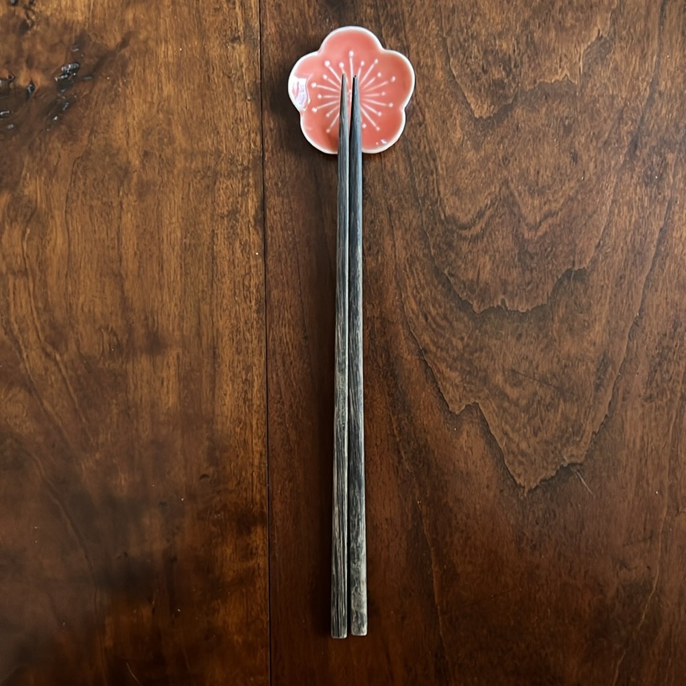 NIB Japanese Set of 4 Coral Porcelain Flower Chopstick Holders